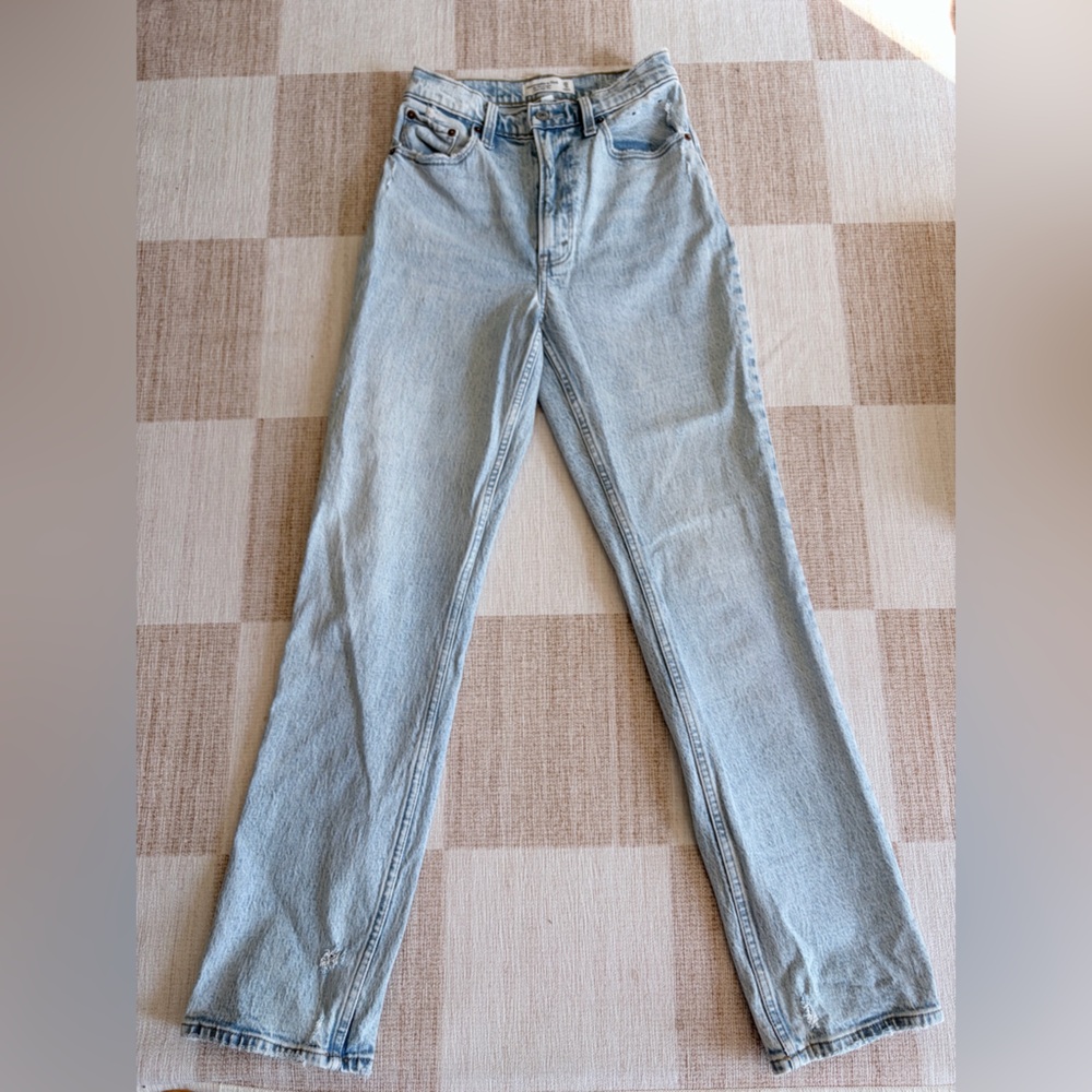 Abercrombie & Fitch Light Wash 90’s Straight Leg Jeans - Curve Love